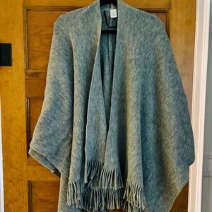WOMENS SHAWL/WRAP WITH FRINGE ALONG BOTTOM